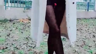 棕色头发的宝贝Chloe用手指自慰