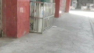 18岁的Ivy Winters给了一个惊人的POV口交并接受了面部射精。
