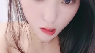 梦梦很骚，今夜32岁人妻，很有味道，D罩杯大馒头，掰开黑森林小穴粉嫩，娇躯乱扭被弟弟伺候舒服惨了