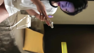 喷血推荐-白嫩漂亮的大学美女刚进房间就被男友扑倒扯掉裤子强行啪啪,操太久受不了不想干了被拉过来继续干!