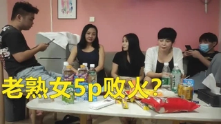 感性的按摩变成了与青少年色情明星的铁杆性爱