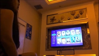 “你个冤种,在公共厨房操我,我老公就在隔壁”