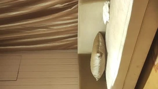 当我摩擦敏感的阴蒂时，我的阴户会爆炸。 猫性高潮关闭