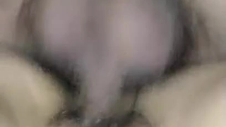 当展示人妻高潮的时候人们从旁边走过